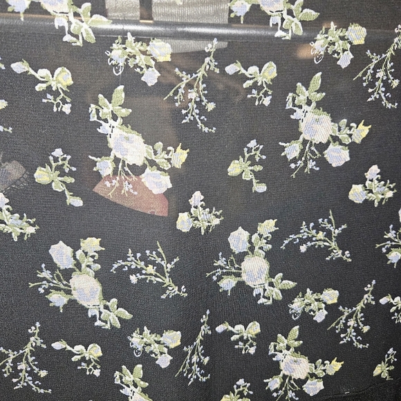 Womens top size medium by Mudd - Picture 4 of 5